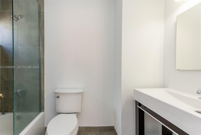 Building Photo - 2945 Bridgeport Ave