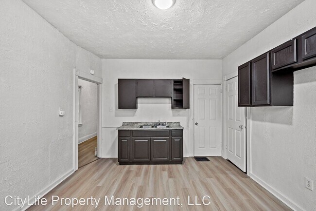 Building Photo - 3 br, 1 bath House - 221 Freeland Street