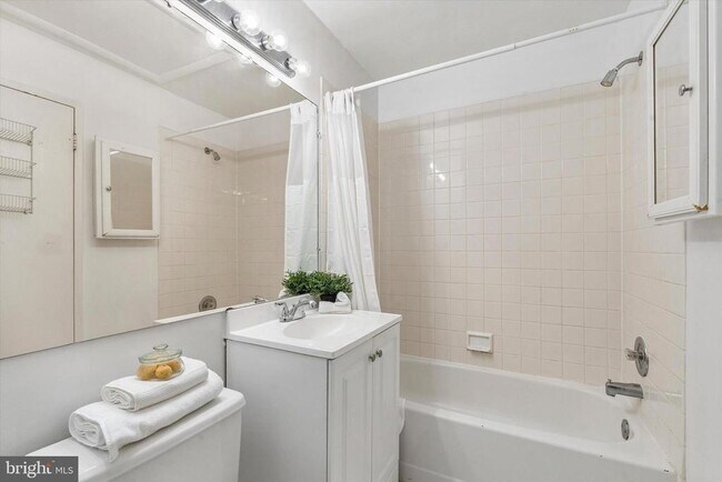 Building Photo - 315 New St