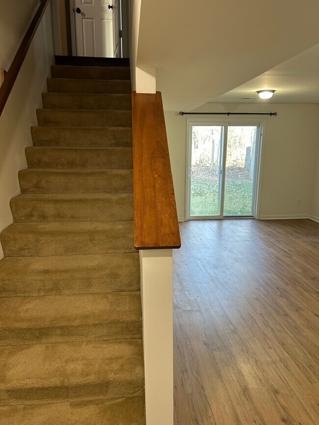 Building Photo - 538 Springhurst Pkwy