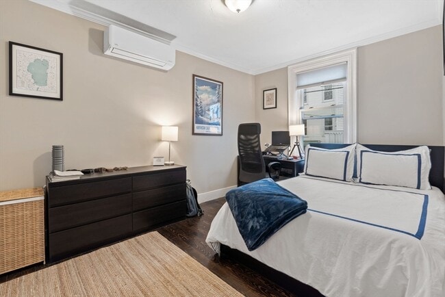 Building Photo - 12 Colebrook St