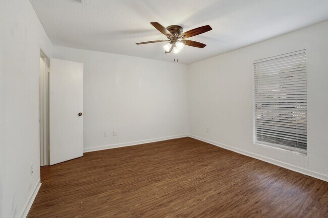 Building Photo - Spacious 3/2 home in South Austin