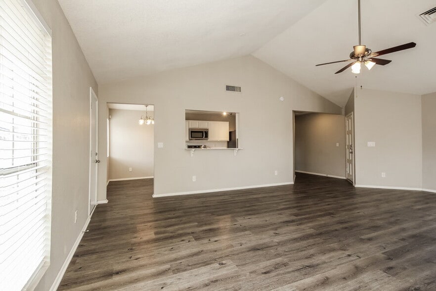Building Photo - 6529 N 74th Dr