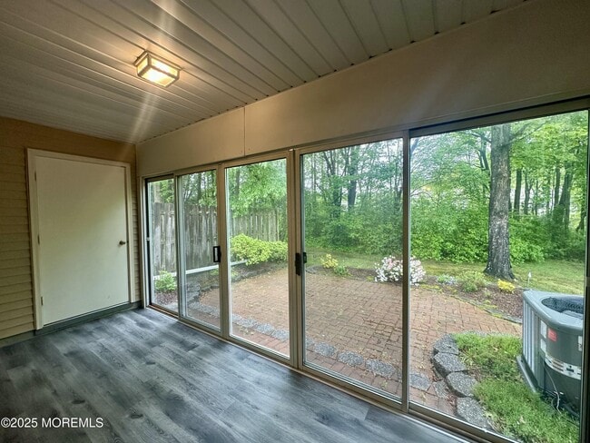 Building Photo - 143 Archery Ct