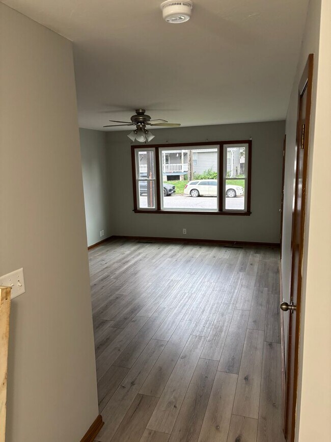 Building Photo - Eacker Rentals (1730 S 17th St)