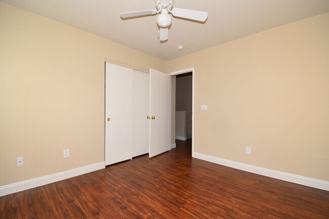 Building Photo - Charming 3-Bedroom, 2.5-Bath Condo with At...