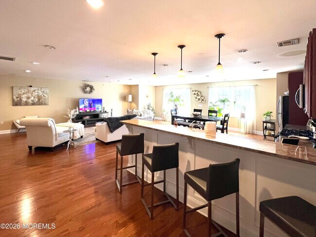 Building Photo - 256 Mantoloking Rd