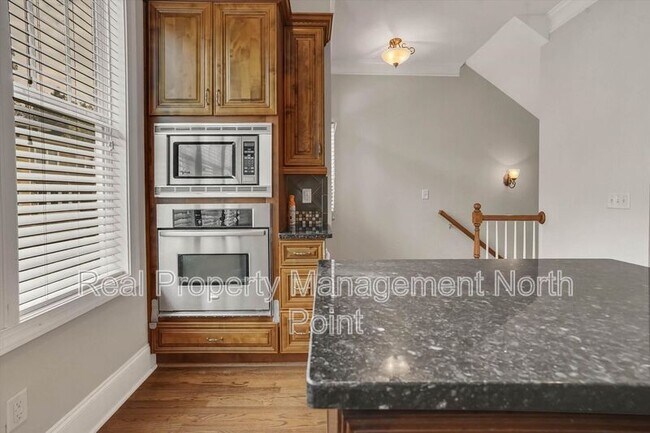 Building Photo - 3026 Eltham Pl