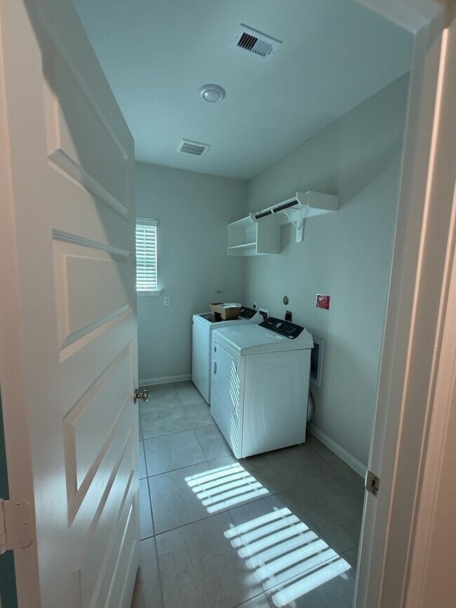 Building Photo - 6634 Bridge Mountain Trl