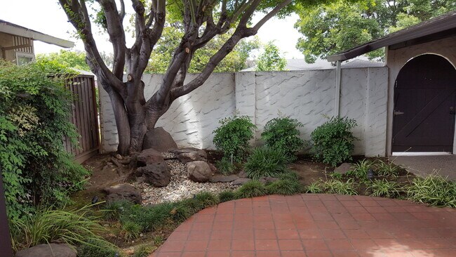 Building Photo - 1960 Harris Ave