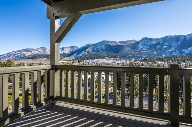 Building Photo - Mountain View Haven