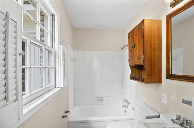 Building Photo - 309 Kenwood Dr