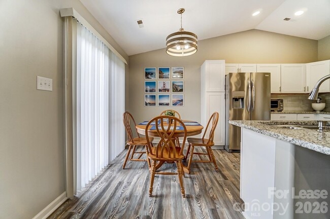 Building Photo - 5519 Waverly Lynn Ln