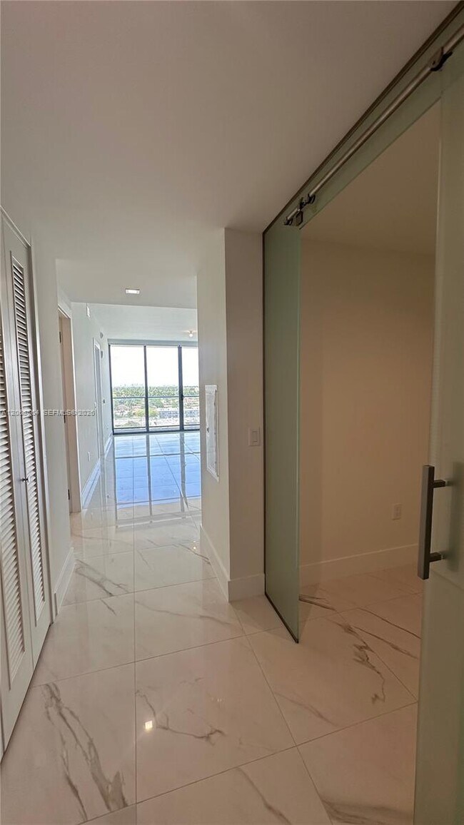 Building Photo - 1170 E Hallandale Beach Blvd