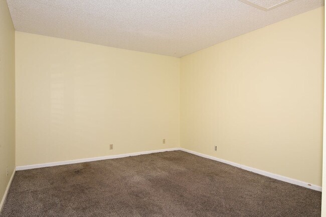 Building Photo - Lovely 2nd Floor, 1 Bed, 1 Bath Condo At Desert Shores!