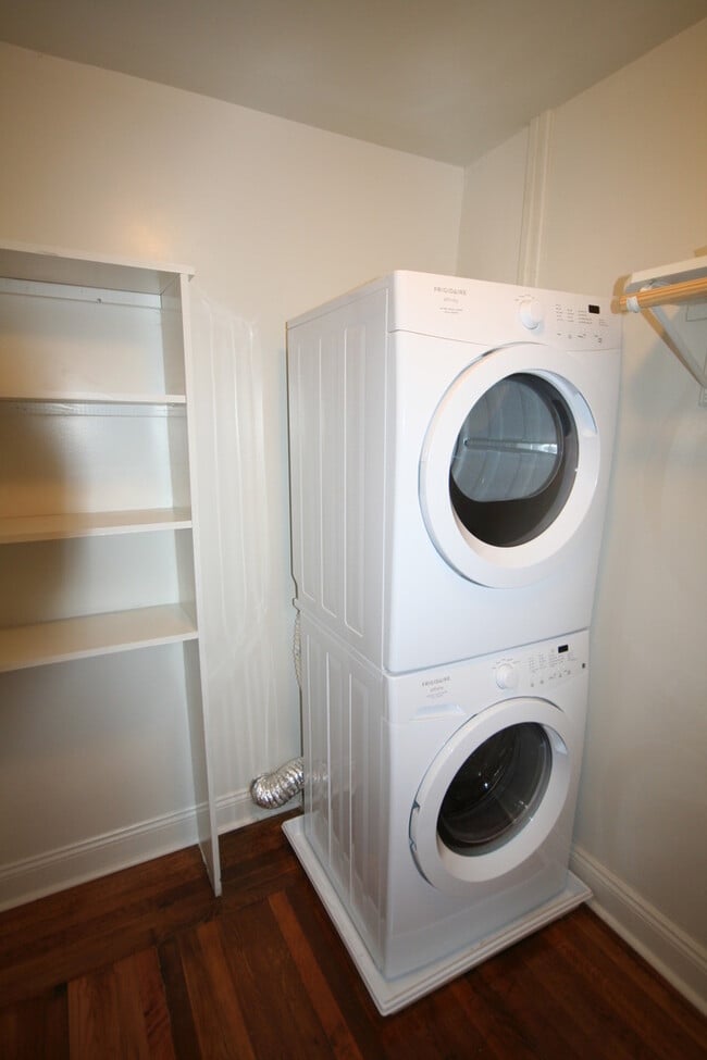 Building Photo - Perfect Floorplan! Walltown Duplex with All Appliances and Fenced Yd