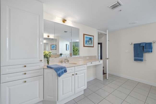 Building Photo - 4021 Gulf Shore Blvd N