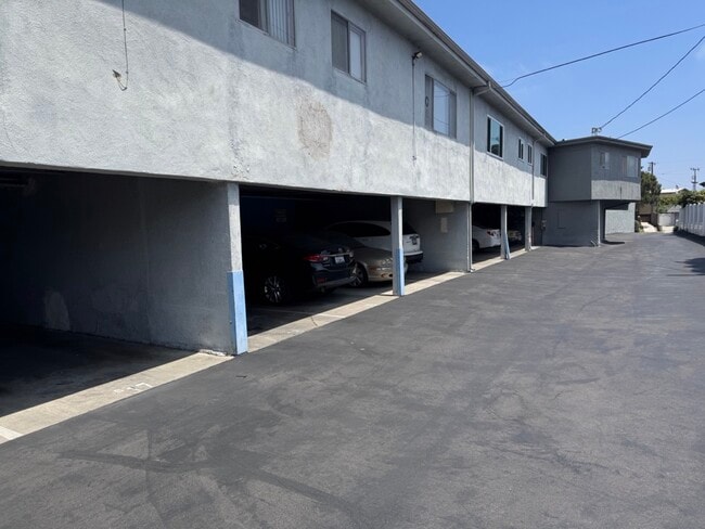 Building Photo - 3920 Redondo Beach Blvd