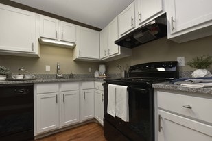 Building Photo - Miller Crest