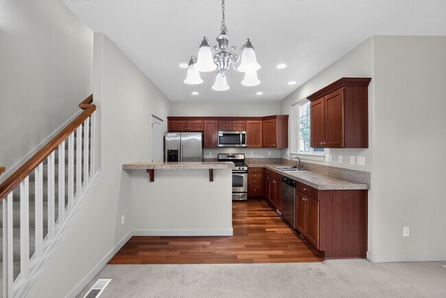 Building Photo - 7130 NE Ridge Dr