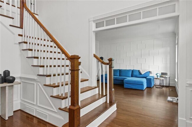 Building Photo - 455 Majestic Cove