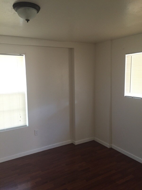 Building Photo - 3 bedroom/2 bath house WIL VERY LARGE LOT