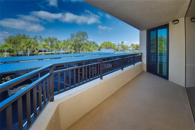 Building Photo - 690 Island Way