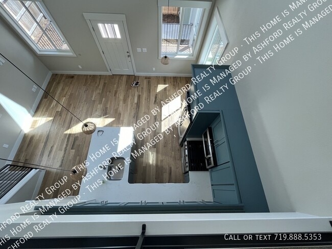 Building Photo - 839 E Willamette Ave