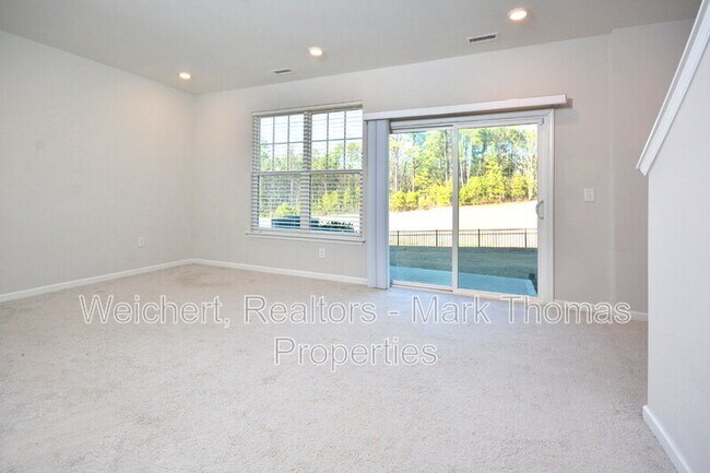 Building Photo - 1043 Manorhaven Dr