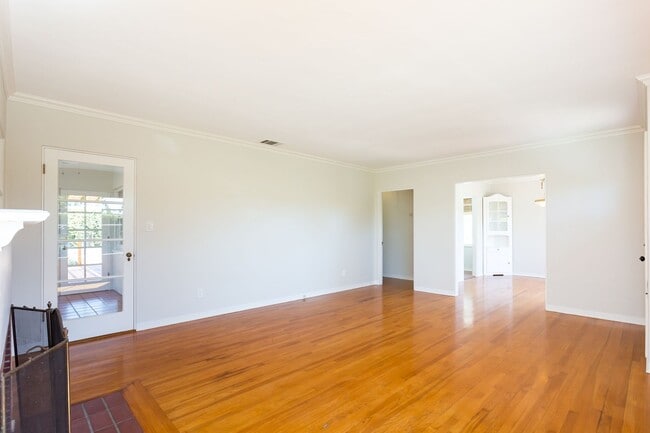 Building Photo - Single Story Craftsman in North Park