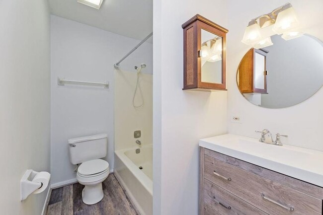 Building Photo - 2 bedroom in Wheaton IL 60189