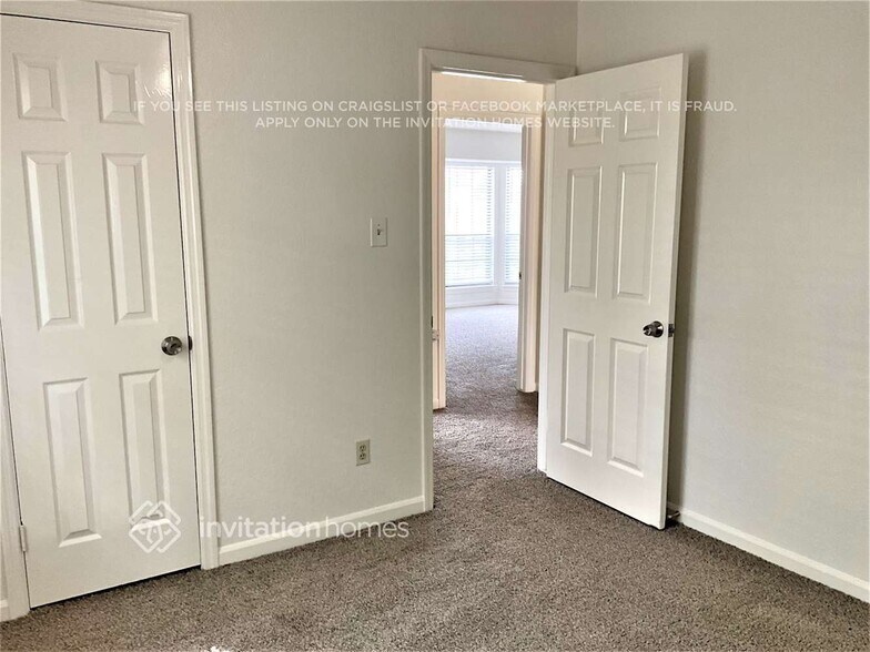 Building Photo - 1803 Shoreline Dr
