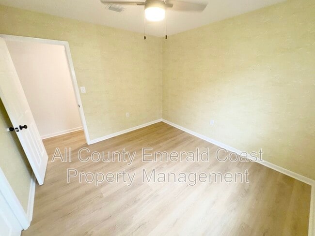 Building Photo - 504 Kelly St