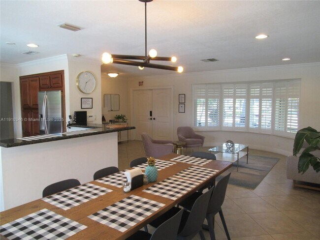 Building Photo - 1118 N 46th Ave