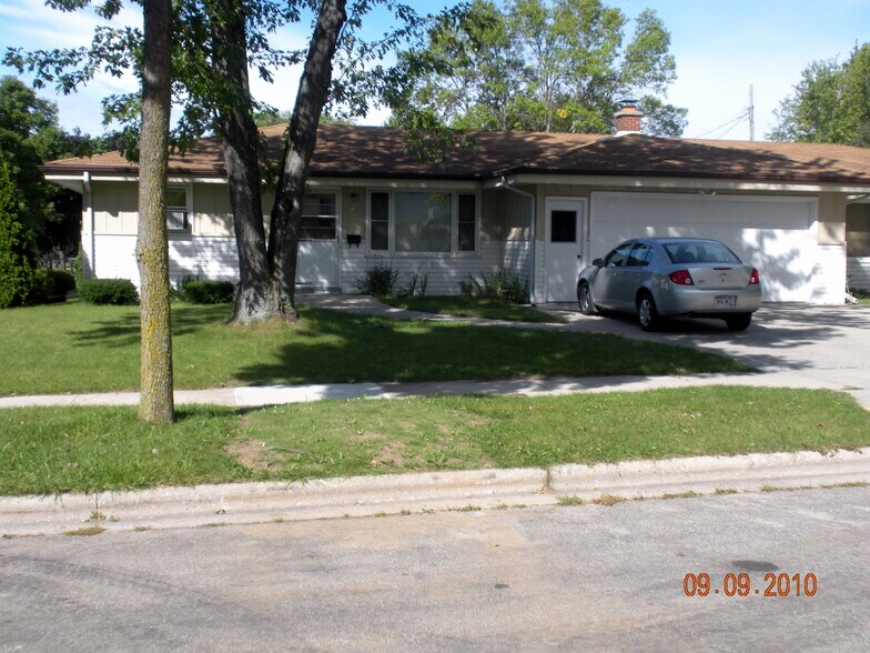 Primary Photo - 738 James Ct