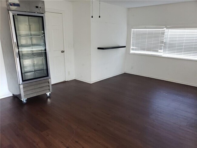 Building Photo - 1606 High Chaparral Dr