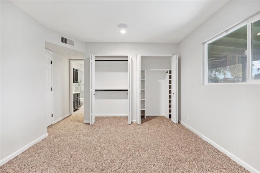 Building Photo - 4903 W Golden Ln