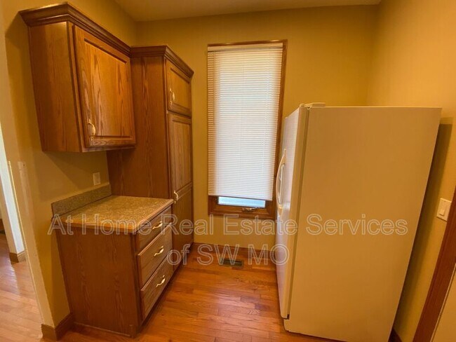 Building Photo - 5591 N 17th St