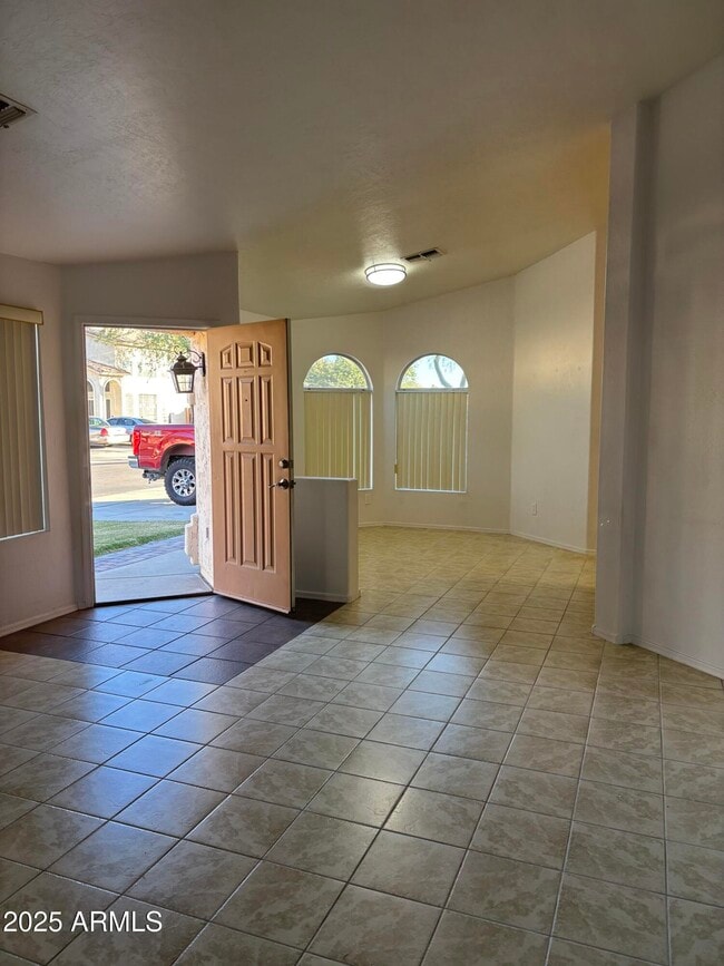 Building Photo - 2221 E Union Hills Dr