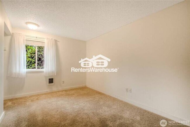 Building Photo - Spacious 3-Bedroom Townhome in Desirable Candlewood Condos