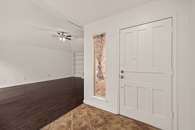 Building Photo - 1007 Apache Falls Dr