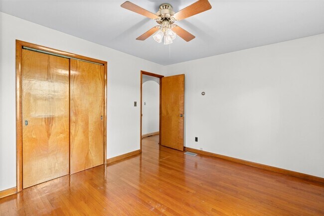 Building Photo - 2725 Rhodelia Rd