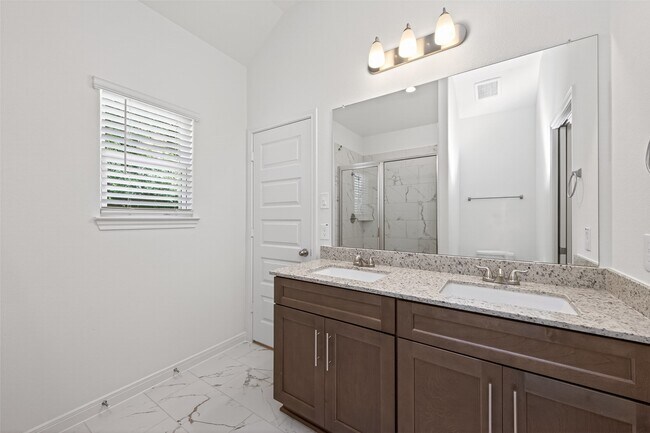 Building Photo - 11864 E Gate Dr