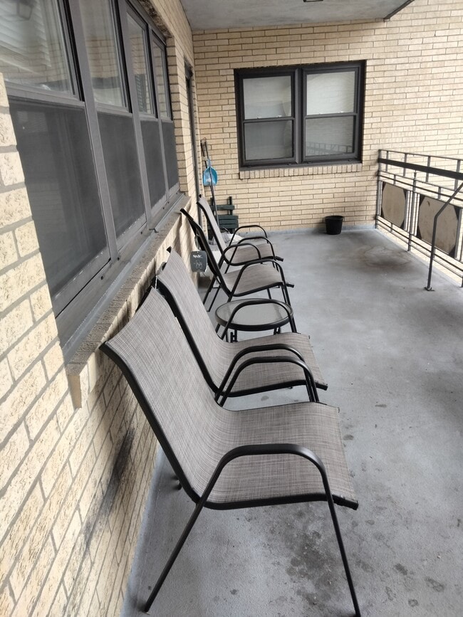 Building Photo - 340 Main St