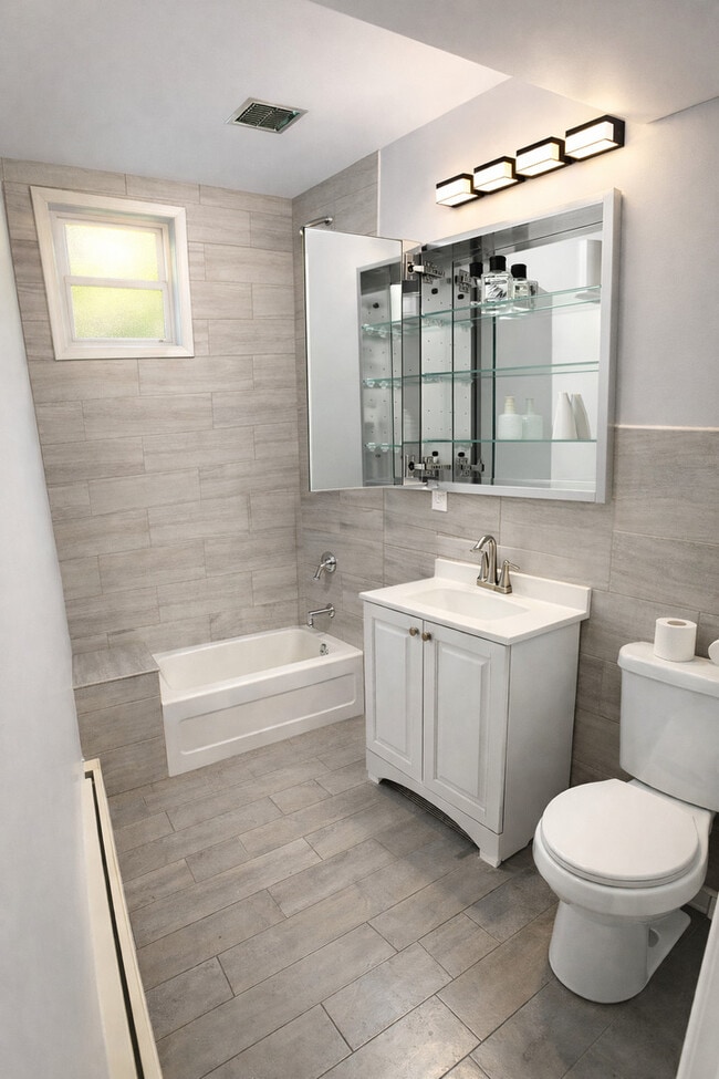 Building Photo - 5518 W Melrose St