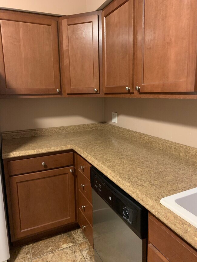 Building Photo - 2142 Collinway St