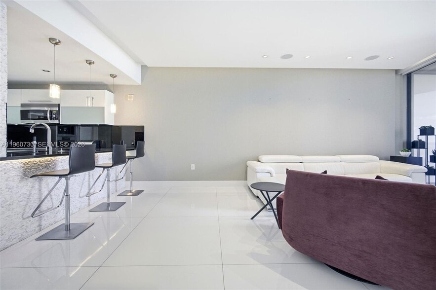 Building Photo - 17121 Collins Ave