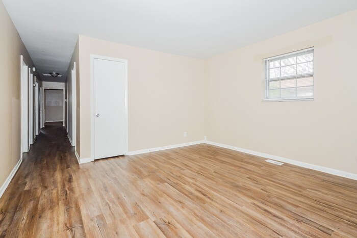 Building Photo - 10311 Baribeau Ln