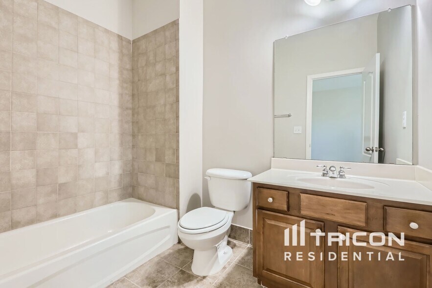 Building Photo - 3620 Little Spring Dr