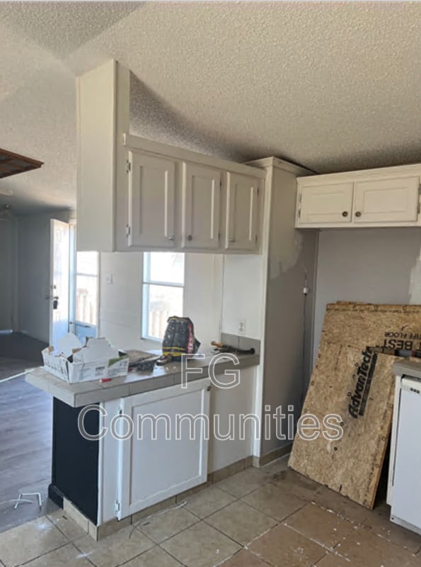 Building Photo - 147 Oak Knoll Dr